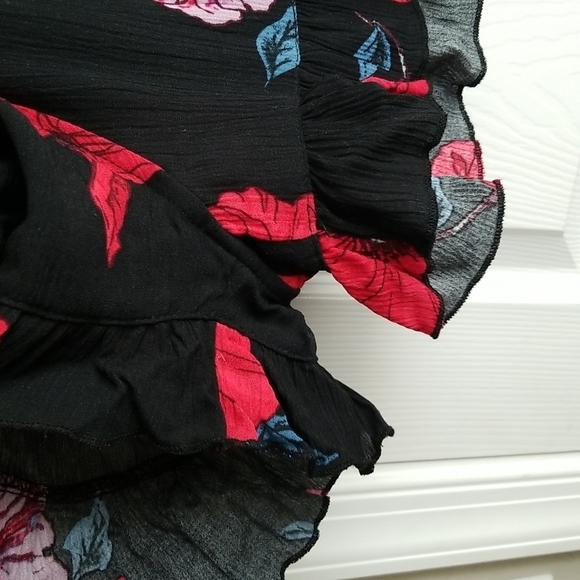 No Boundaries Women's Cold Shoulder Romper - Picture 3 of 12